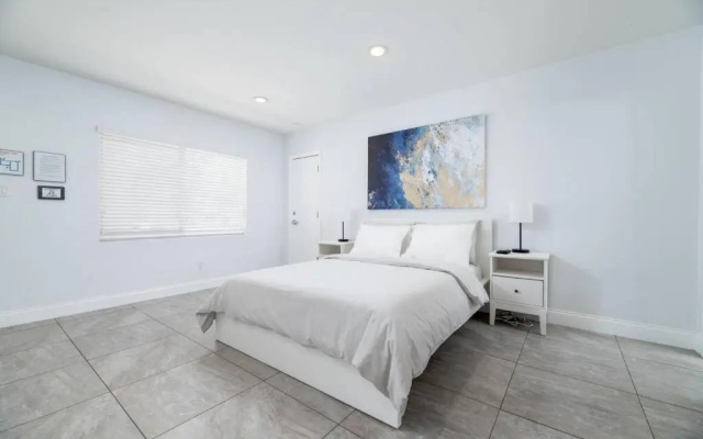 photo 4 of Bayshore Breeze 3 - King Bed, Kitchen, Parking