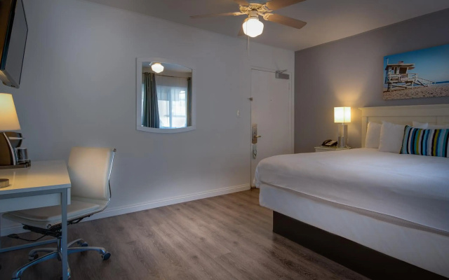 photo 3 of Bayside Hotel