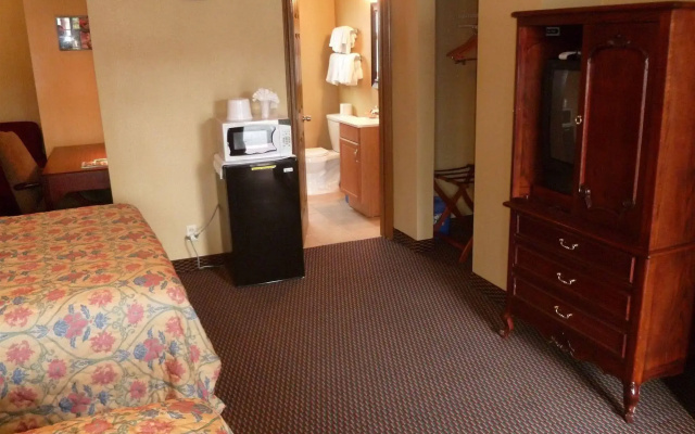 photo 2 of Bayside Inn