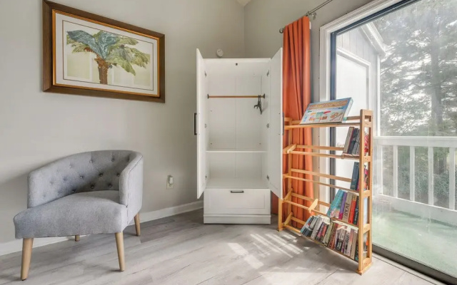 photo 2 of Baytree Golf Colony Studio ~ 5 Mi to Beach!