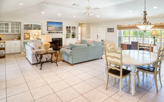 photo 4 of Baywatch House