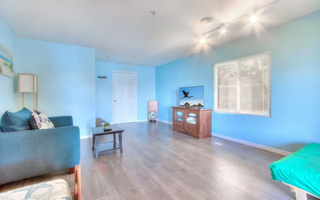 photo 5 of Bayway Luxury Townhome 4 Bedroom Townhouse by RedAwning
