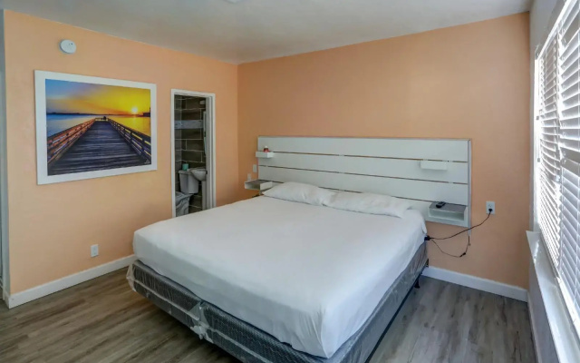 photo 3 of Beach and Town Motel