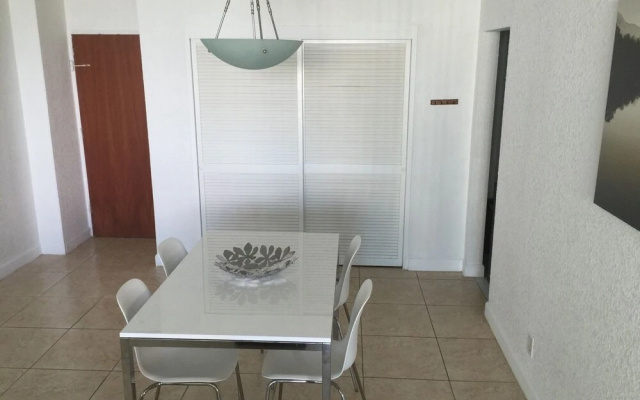 photo 2 of Beach Apartments Hollywood