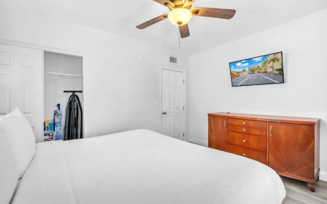 photo 3 of Beach Escape Corner Apartment