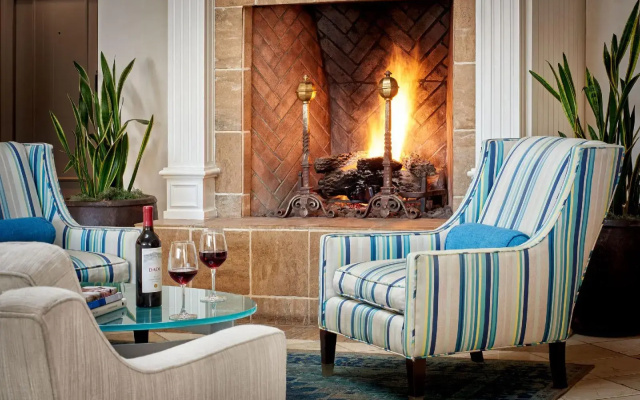 photo 2 of Beach House Hotel at Hermosa Beach