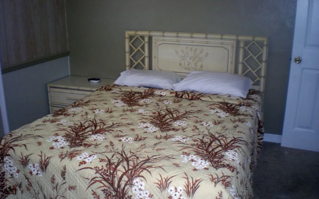 photo 4 of Beach House Motel