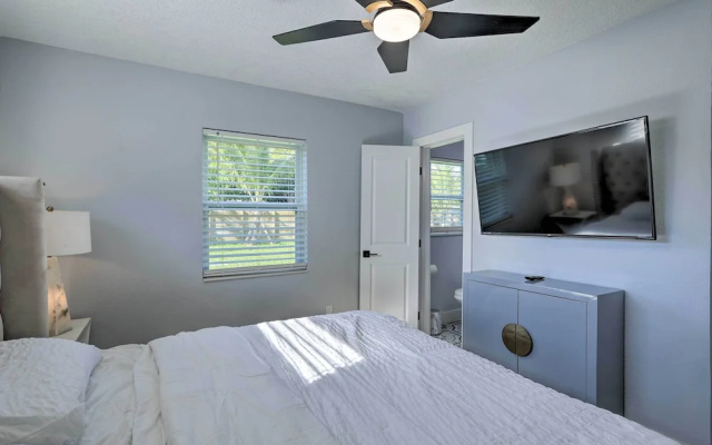 photo 5 of Beach House w/ Outdoor Kitchen, Walk to Coast