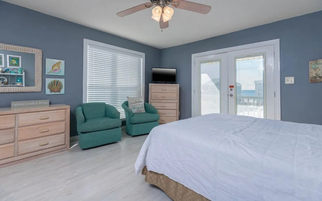 photo 2 of Beach Palace B 2 Bedroom Home