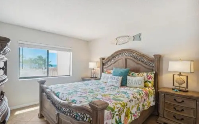 photo 3 of Beach Palms 102 Apartment