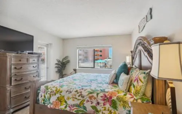 photo 4 of Beach Palms 102 Apartment