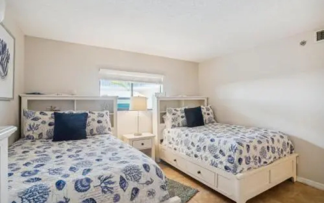 photo 5 of Beach Palms 102 Apartment