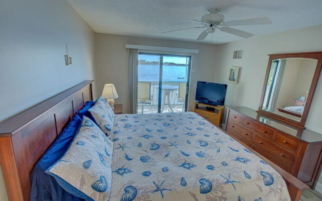 photo 4 of Beach Palms 2A