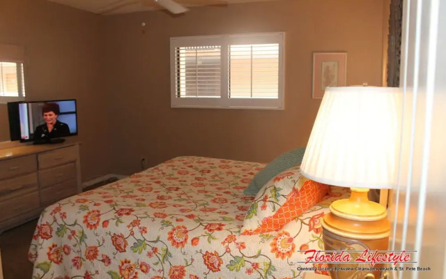 photo 2 of Beach Palms 404 Apartment