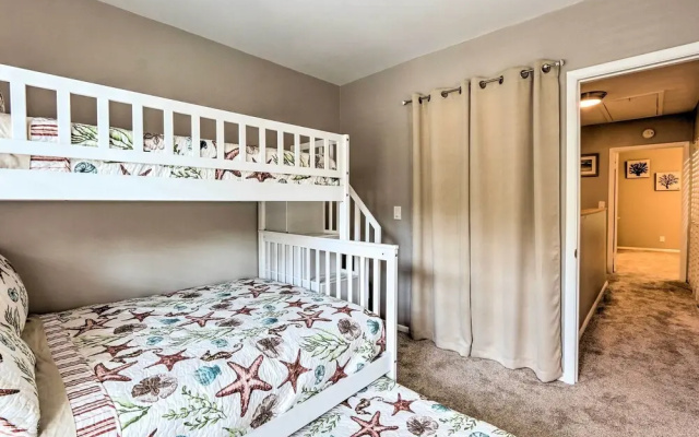 photo 3 of 1/4 Mi to Ocean: Beach Pebble Townhome w/ Patio