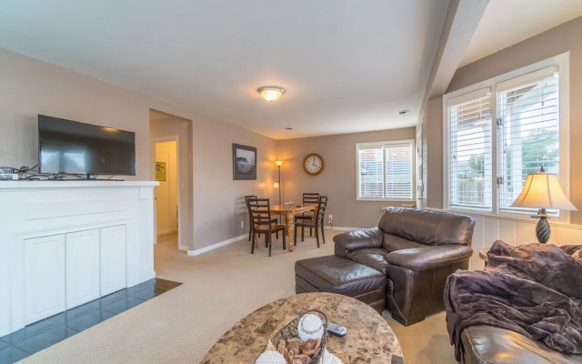 photo 3 of Beach Retreat 4 Bedrooms 2 Bathrooms Home