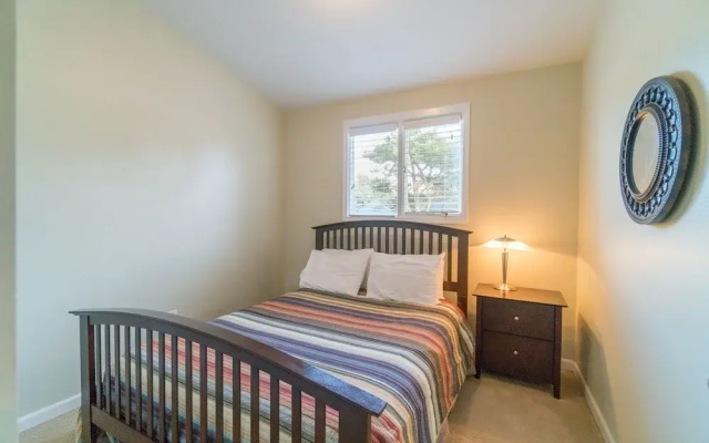 photo 4 of Beach Retreat 4 Bedrooms 2 Bathrooms Home