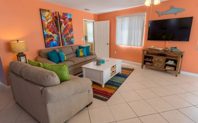 photo 2 of Beach Side Vista Apartment 6