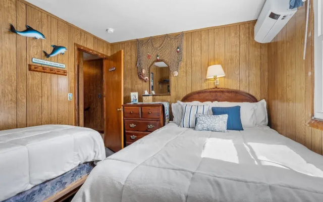 photo 5 of Beachfront Pet Friendly Sleeps 15 Bbq!