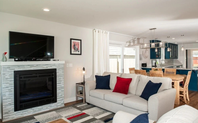 photo 4 of Beach Time 3 Br Home by RedAwning