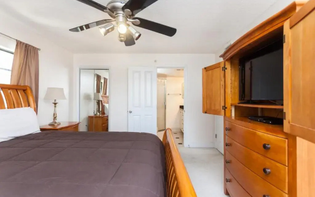 photo 3 of Beachcomber 301, 2 Bedrooms, Near Mayo Clinic, Sleeps 4, Pool