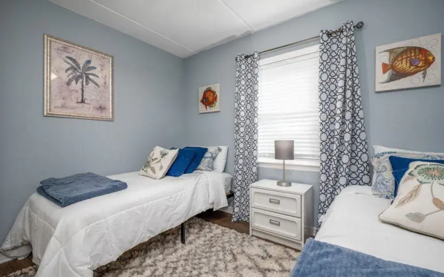 photo 2 of Beachcomber by Distinctive Beach Rentals