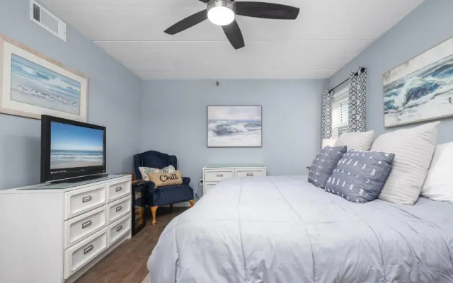 photo 3 of Beachcomber 304, 2BRs, Pool, Beach, Near Mayo Clinic, Sleeps 4