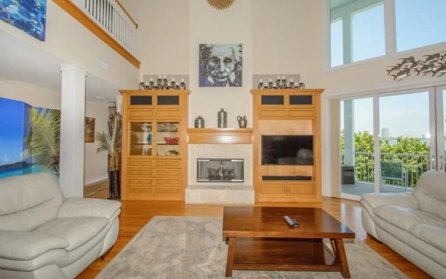 photo 5 of Beachcomber's Luxury - 5 Br home by RedAwning