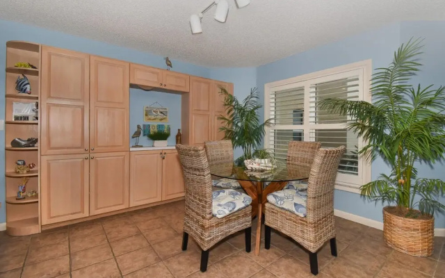 photo 2 of Beachfront Palm House - Walk Right out to the Pool Beach Access - Ph1b