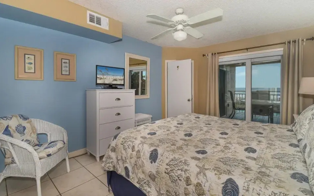 photo 4 of Beachfront Palm House - Walk Right out to the Pool Beach Access - Ph1b