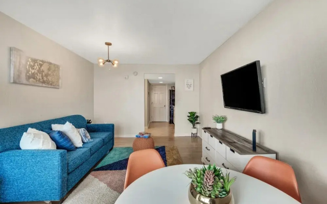 photo 2 of Beachfront, Two Queen Beds, Pool, Hot Tub, Free Parking 1 Bedroom Condo