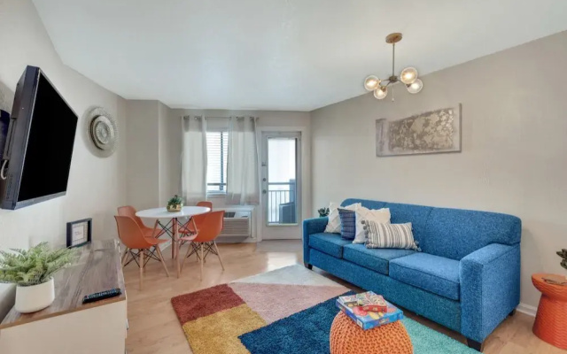 photo 4 of Beachfront, Two Queen Beds, Pool, Hot Tub, Free Parking 1 Bedroom Condo