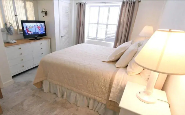photo 2 of Beachouse Inn & Suites