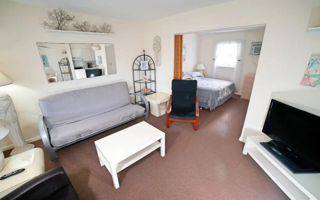 photo 2 of Beachside Gardens Suites
