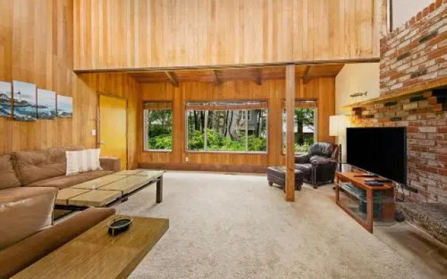 photo 2 of Beachwood