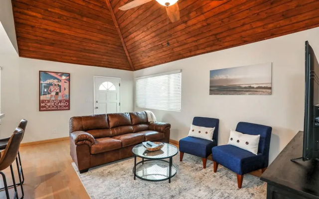 photo 3 of Beachy 3br - 1 Block To Ocean, Near Abbott Kinney 3 Bedroom Home