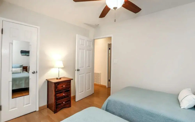 photo 4 of Beachy 3br - 1 Block To Ocean, Near Abbott Kinney 3 Bedroom Home