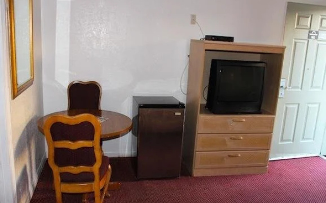 photo 2 of Beacon Inn Motel