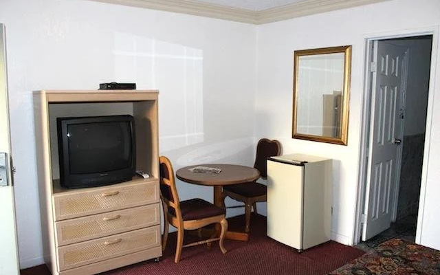 photo 3 of Beacon Inn Motel