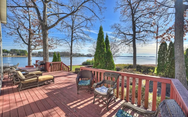 photo 3 of Bear Creek Lodge by Avantstay Lakefront + Dock