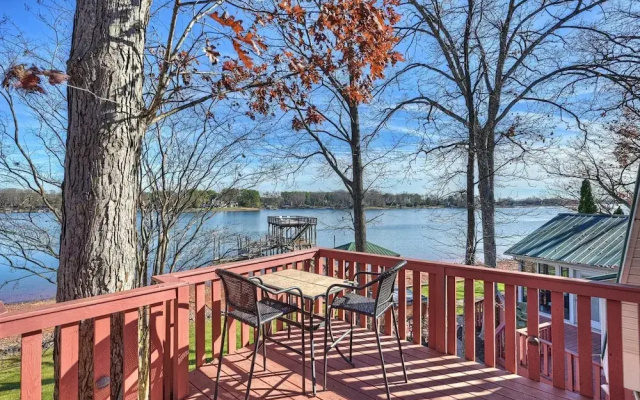 photo 5 of Bear Creek Lodge by Avantstay Lakefront + Dock
