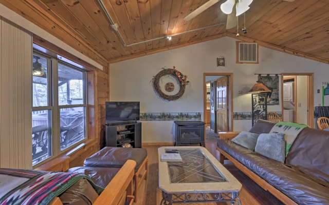 photo 2 of 'bear Den' Cabin: Hot Tub, 4 Mi to Nantahala River