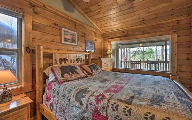 photo 3 of 'bear Den' Cabin: Hot Tub, 4 Mi to Nantahala River
