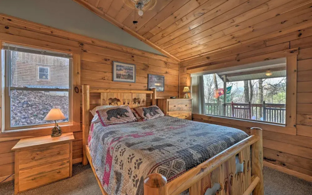 photo 4 of 'bear Den' Cabin: Hot Tub, 4 Mi to Nantahala River