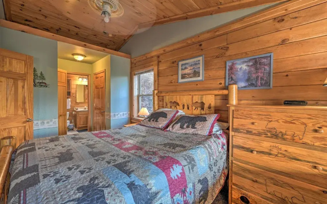 photo 5 of 'bear Den' Cabin: Hot Tub, 4 Mi to Nantahala River