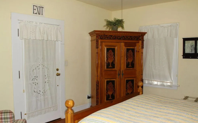 photo 3 of Bear Flag Inn