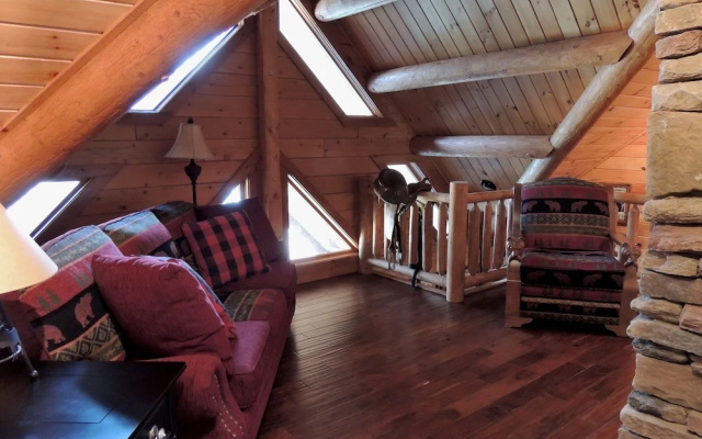 photo 2 of Bear Foot Lodge 4 Bedrooms 4.5 Bathrooms Cabin