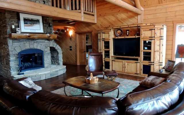 photo 4 of Bear Foot Lodge 4 Bedrooms 4.5 Bathrooms Cabin
