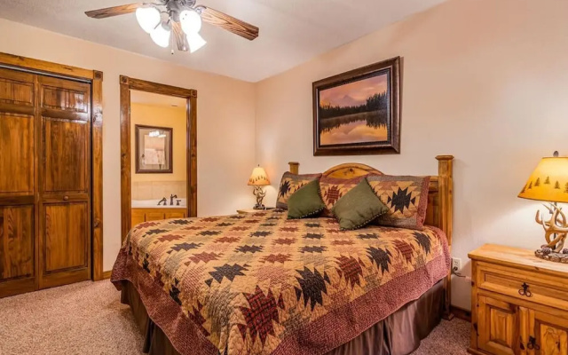 photo 5 of Bear Hug - Cabin Comfort - Outdoor Pool - Walking Trails -family/group Fun!