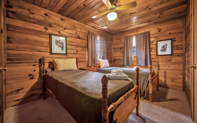 photo 2 of Bear Hug Lodge - Charming Cabin In Coosawattee River Resort - Pet Friendly
